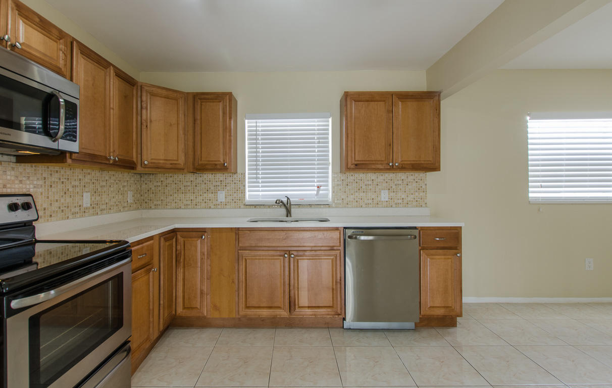 23135 Southwest 55th Avenue Boca Raton, FL 33433 - Photo 3 of 26 Kitchen