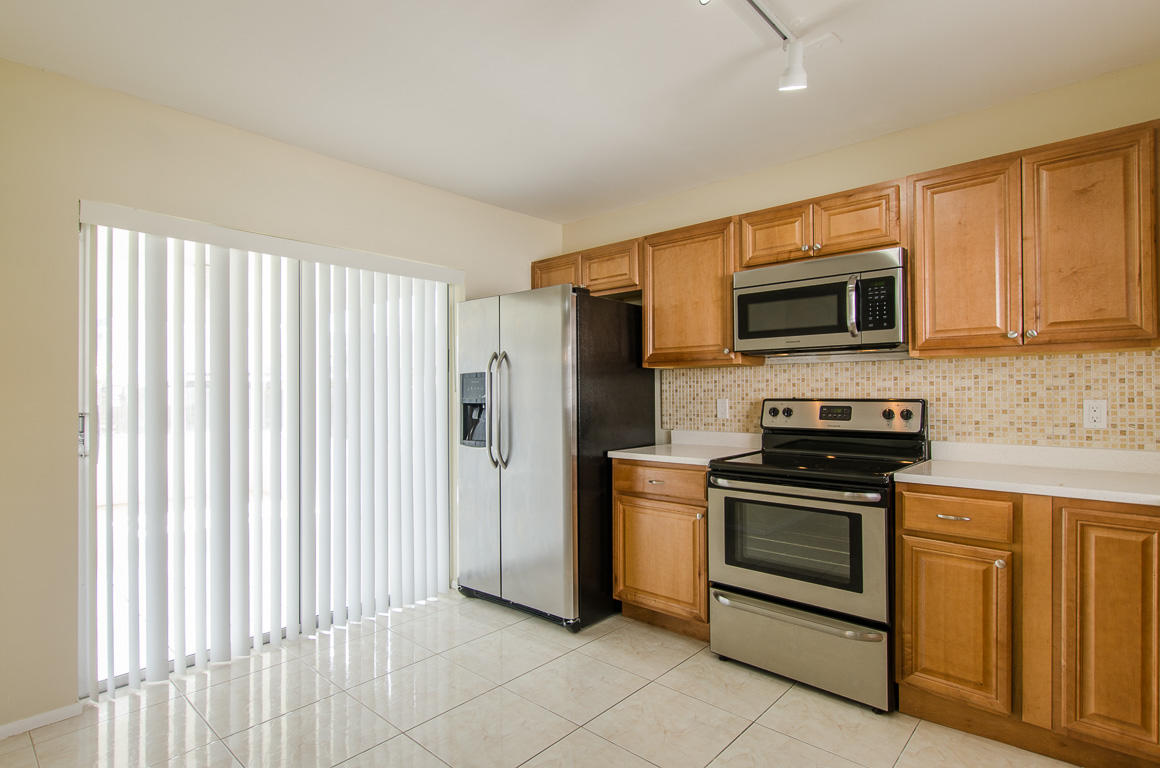 23135 Southwest 55th Avenue Boca Raton, FL 33433 - Photo 4 of 26 Kitchen