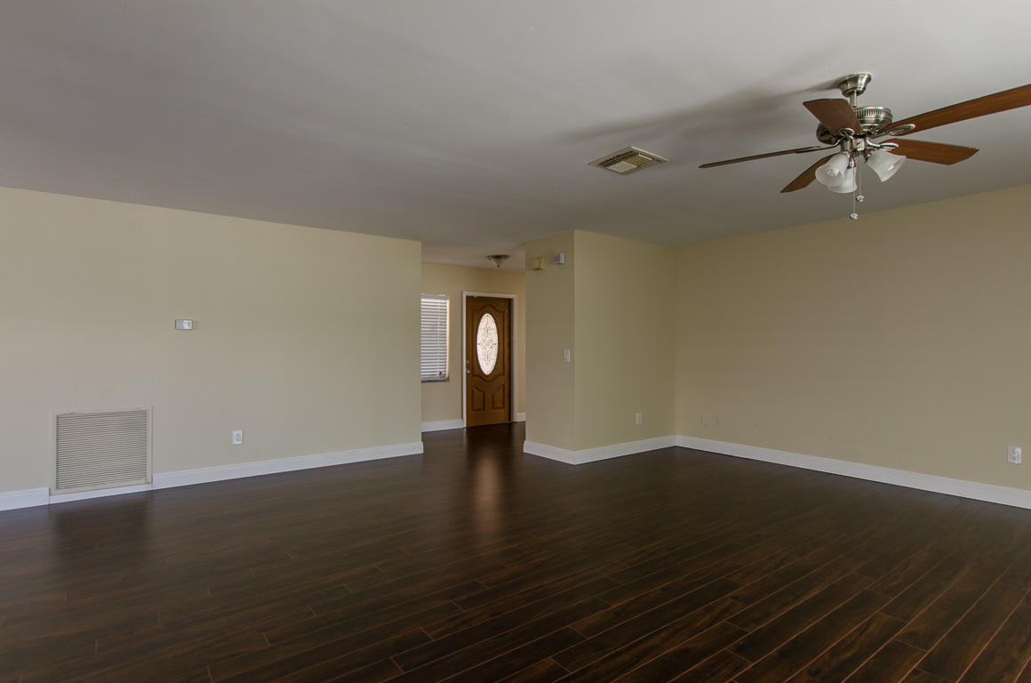 23135 Southwest 55th Avenue Boca Raton, FL 33433 - Photo 9 of 26 Living Room