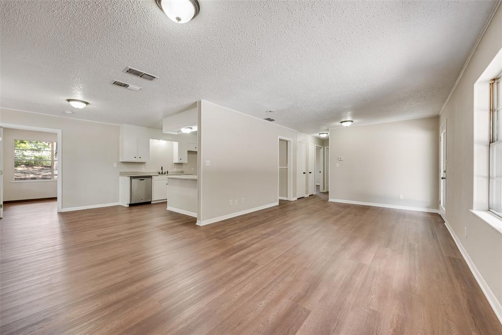 294 Thomas Len Road Azle, TX 76020 - Photo 10 of 37 3/2