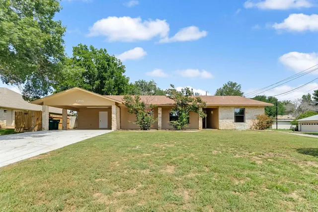 $335,000 | 1205 Sunset Drive, Marble Falls, TX 78654