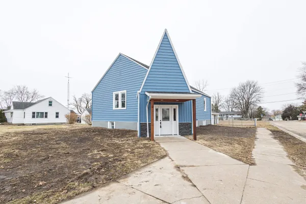 $249,900 | 701 South Madison Street, Cuba City, WI 53807