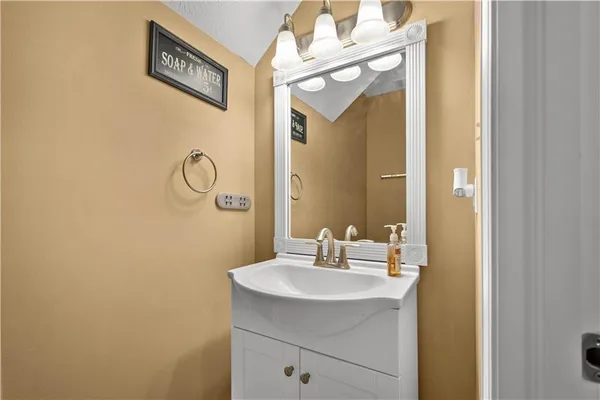 $495,000 | 3012 Laura Lane, Lawrence, PA 15055