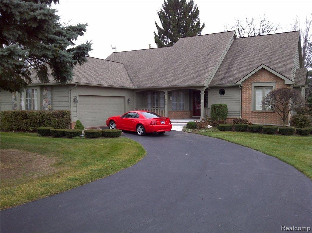 986 Pine Trail Drive, Unit 1L Rochester, MI 48307 - Photo 1 of 12 Pine Trail New 045