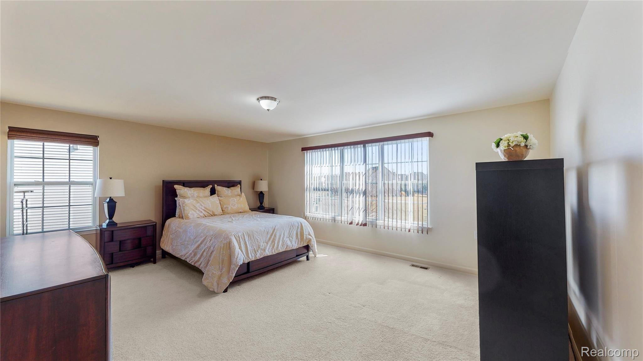 26991 Victoria Road Novi, MI 48374 - Photo 10 of 38 10 - Image.jpg