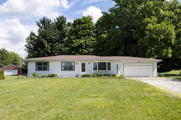 $349,900 | 72 Lake Drive Southwest, Pataskala, OH 43062