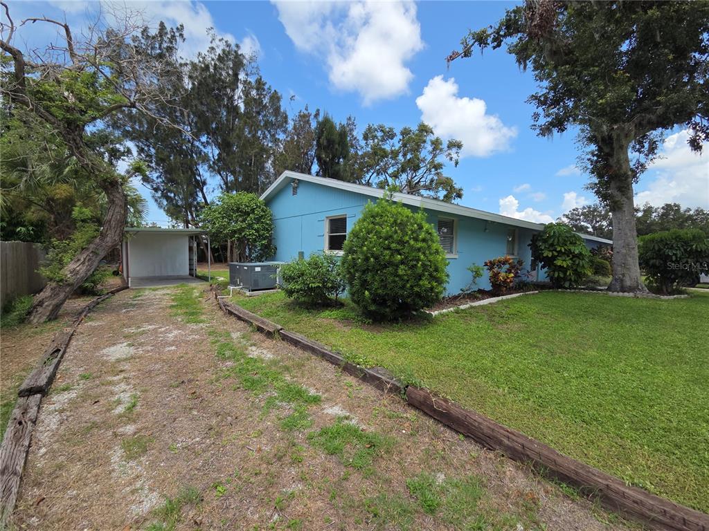 4136 South Lockwood Ridge Road Sarasota, FL 34231 - Photo 3 of 28 Gallery Image 3