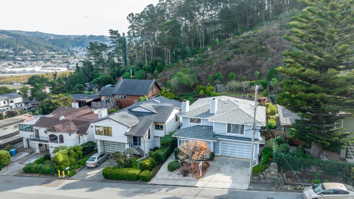 1415 Grand Avenue Pacifica, CA 94044 - Photo 44 of 47 an aerial view of residential houses with outdoor space and trees