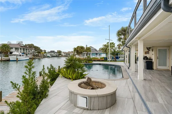 $1,750,000 | 25 Luau Lane, Rockport, TX 78382