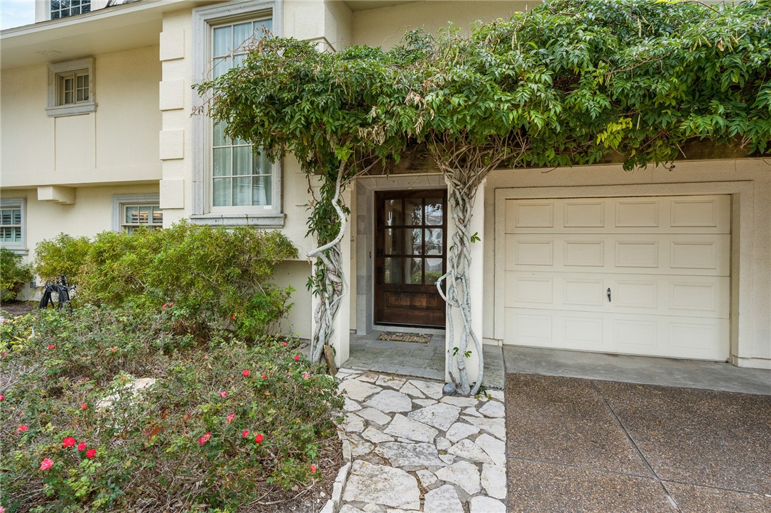 25 Luau Lane Rockport, TX 78382 - Photo 3 of 39