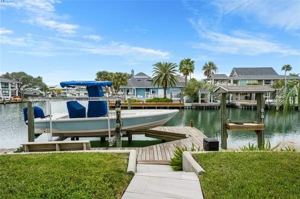 $1,750,000 | 25 Luau Lane, Rockport, TX 78382
