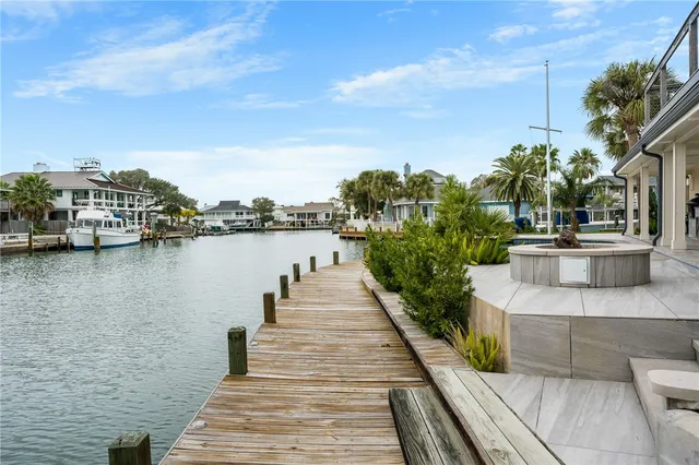 $1,950,000 | 25 Luau Lane, Rockport, TX 78382