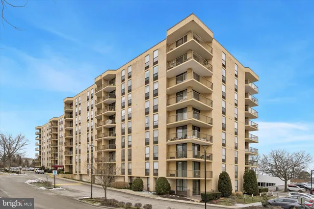 $349,000 | 666 West Germantown Pike, Unit 2101, Plymouth Meeting, PA 19462