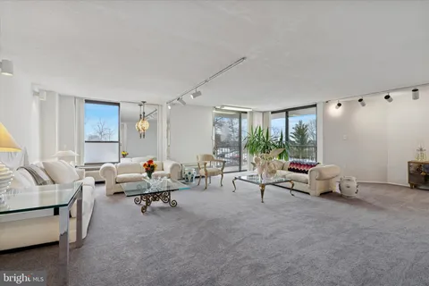 $349,000 | 666 West Germantown Pike, Unit 2101, Plymouth Meeting, PA 19462