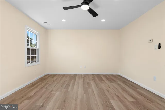 $487,500 | 14220 Fallbrook Lane, Woodbridge, VA 22193