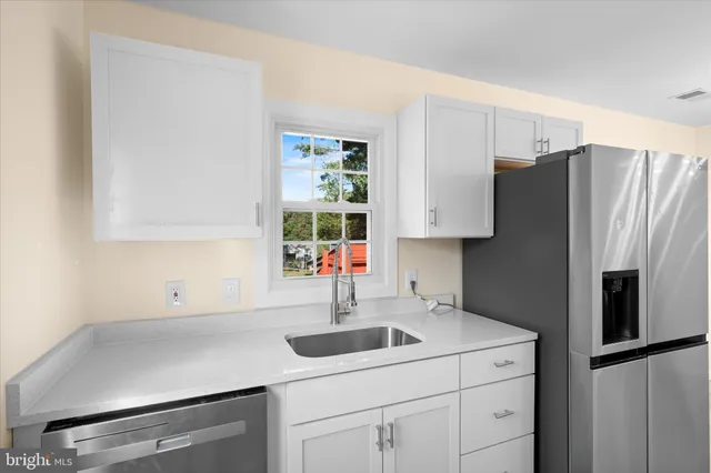 $487,500 | 14220 Fallbrook Lane, Woodbridge, VA 22193