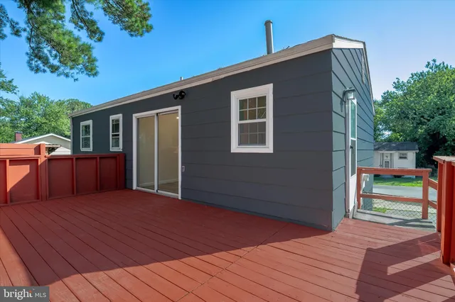 $487,500 | 14220 Fallbrook Lane, Woodbridge, VA 22193