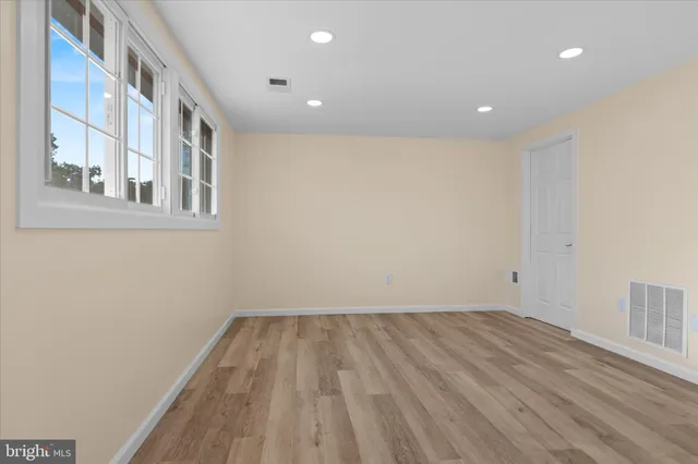 $487,500 | 14220 Fallbrook Lane, Woodbridge, VA 22193