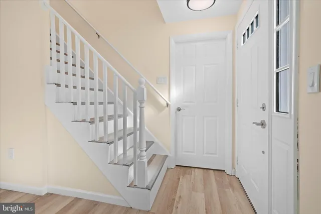 $487,500 | 14220 Fallbrook Lane, Woodbridge, VA 22193