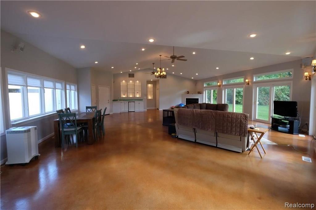 693 John R Road Rochester Hills, MI 48307 - Photo 10 of 36