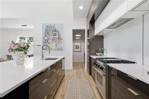 $1,550,000 | 5330 Oak Street, Kansas City, MO 64112