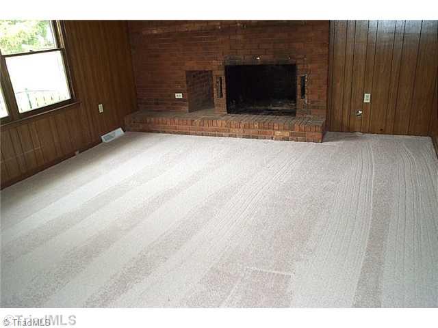 2473 Wright Road Lexington, NC 27292 - Photo 5 of 10 Living Room.
