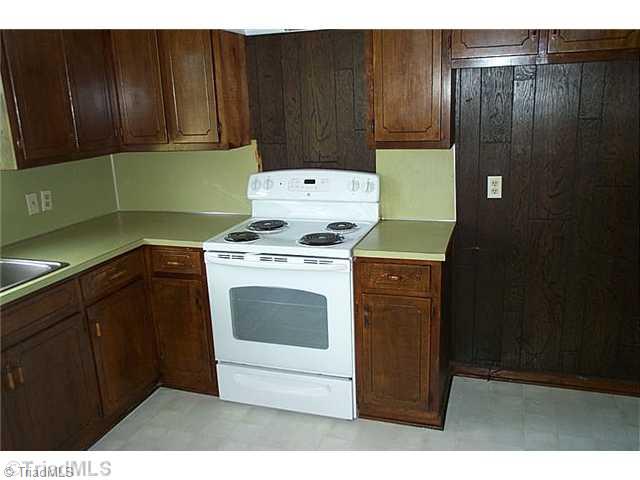 2473 Wright Road Lexington, NC 27292 - Photo 6 of 10 Kitchen.