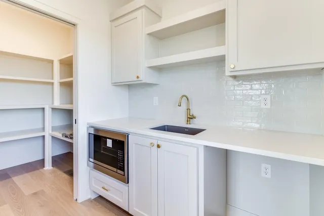 $699,900 | 1839 Woodward Circle, Raymore, MO 64083