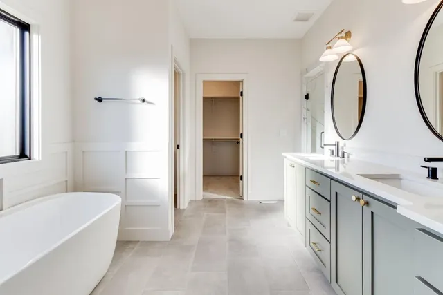 $699,900 | 1839 Woodward Circle, Raymore, MO 64083