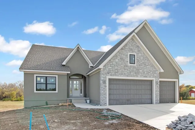 $699,900 | 1839 Woodward Circle, Raymore, MO 64083