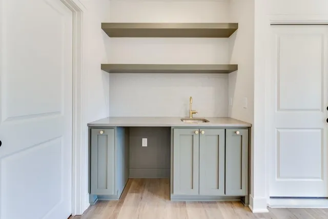 $699,900 | 1839 Woodward Circle, Raymore, MO 64083