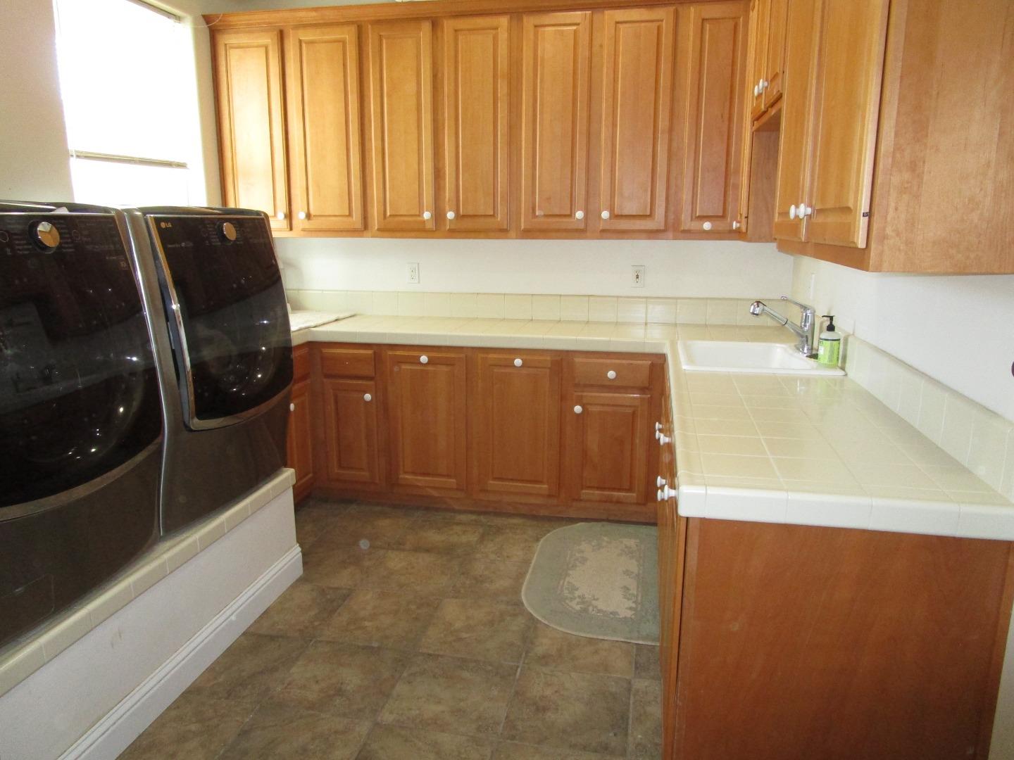 1320 Spring Grove Road Hollister, CA 95023 - Photo 23 of 51 a bathroom with a tub