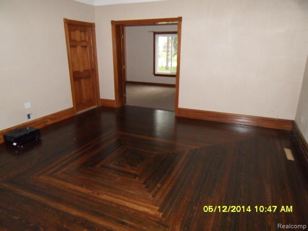 1341 Riley Center Road Memphis, MI 48041 - Photo 8 of 31 living room.jpg