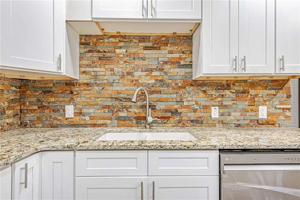 1629 Streets Run Road Pittsburgh, PA 15227 - Photo 20 of 32 Gallery Image 20