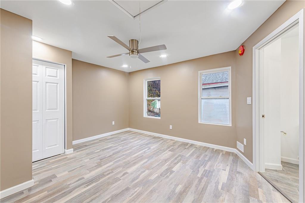 1629 Streets Run Road Pittsburgh, PA 15227 - Photo 4 of 32 Gallery Image 4