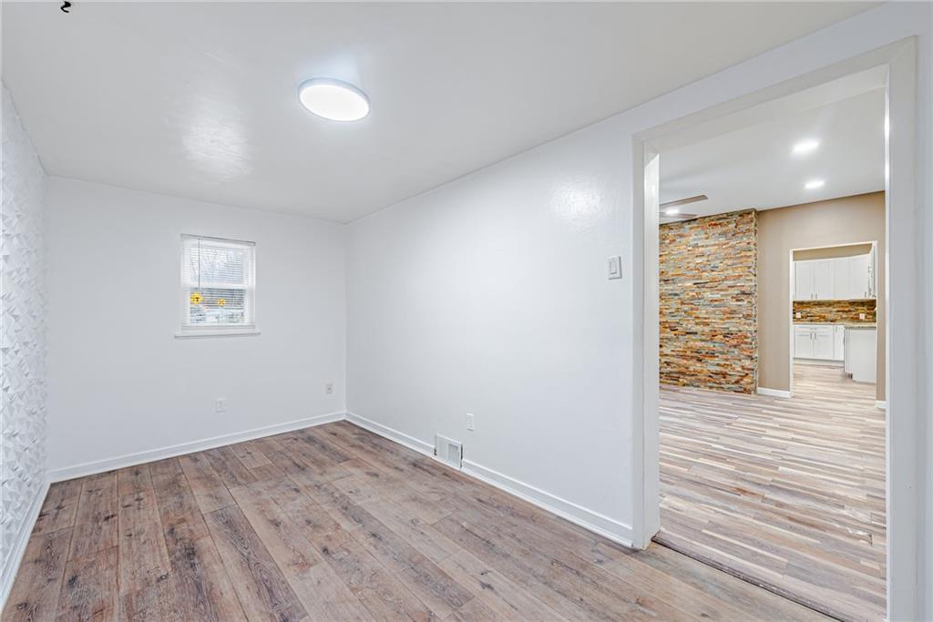 1629 Streets Run Road Pittsburgh, PA 15227 - Photo 8 of 32 Gallery Image 8