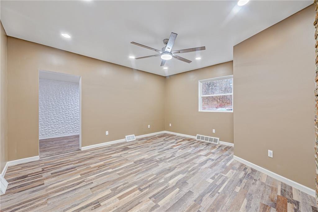 1629 Streets Run Road Pittsburgh, PA 15227 - Photo 10 of 32 Gallery Image 10