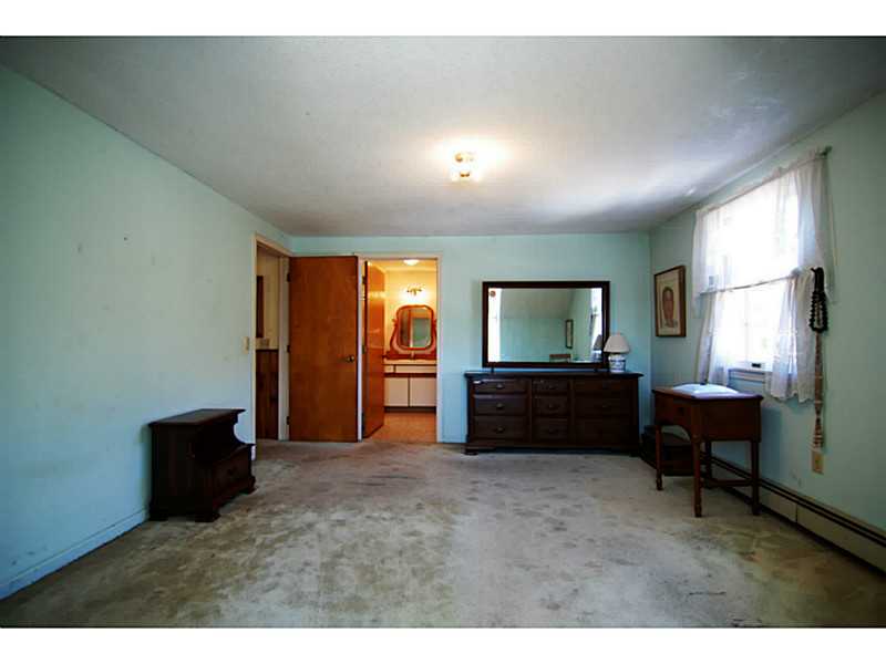 390 Shore Road Westerly, RI 02891 - Photo 14 of 20 Master Bedroom.