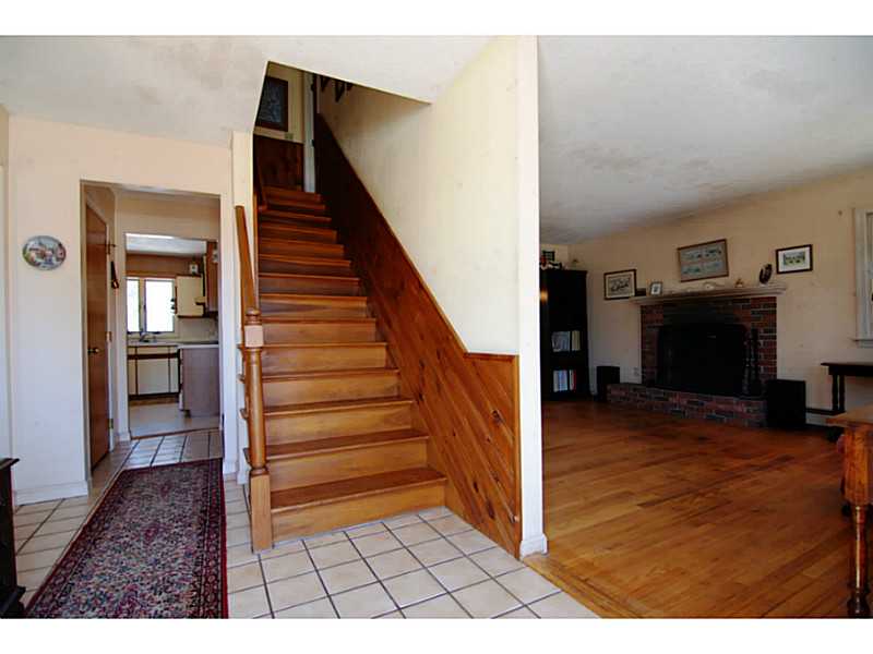 390 Shore Road Westerly, RI 02891 - Photo 3 of 20 Entry.
