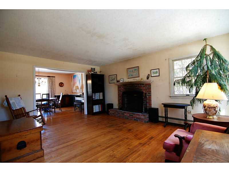 390 Shore Road Westerly, RI 02891 - Photo 5 of 20 Living Room.