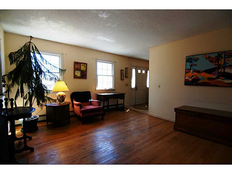 390 Shore Road Westerly, RI 02891 - Photo 6 of 20 Living Room.