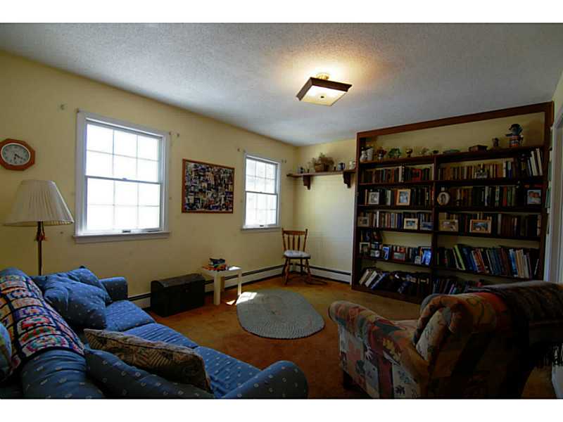 390 Shore Road Westerly, RI 02891 - Photo 8 of 20 Den/Family/Great Room.