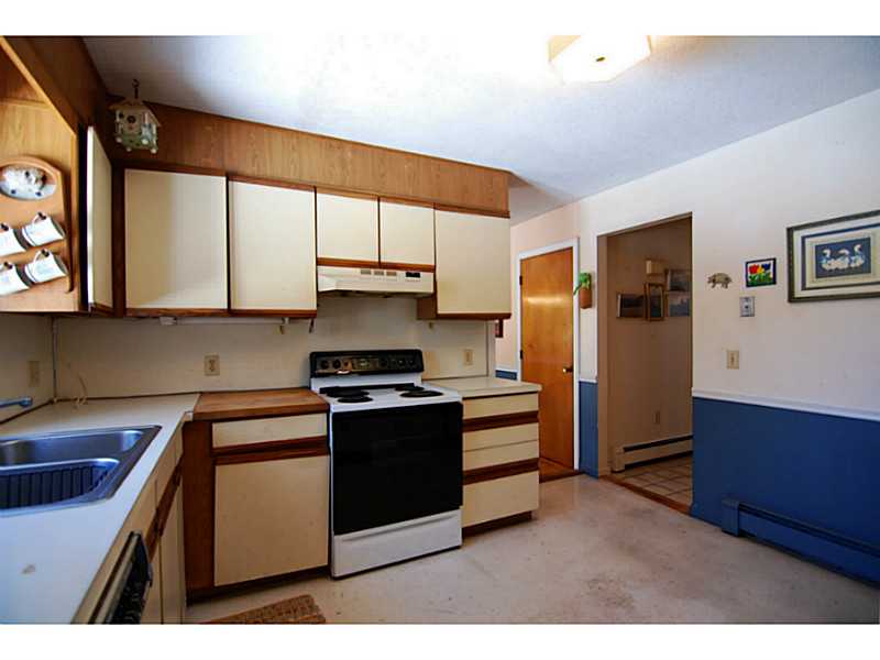 390 Shore Road Westerly, RI 02891 - Photo 10 of 20 Kitchen.