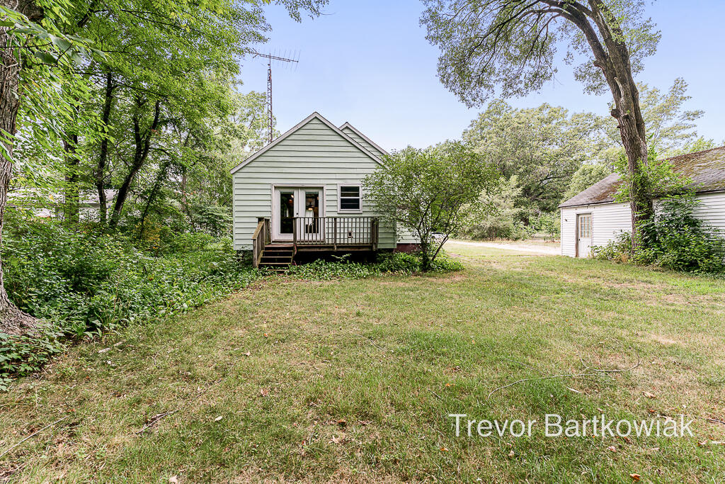 4170 Quarterline Road Muskegon, MI 49444 - Photo 1 of 30 4170Quarterline02Lores