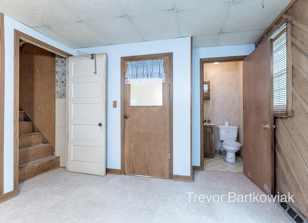 4170 Quarterline Road Muskegon, MI 49444 - Photo 11 of 30 4170Quarterline13Lores