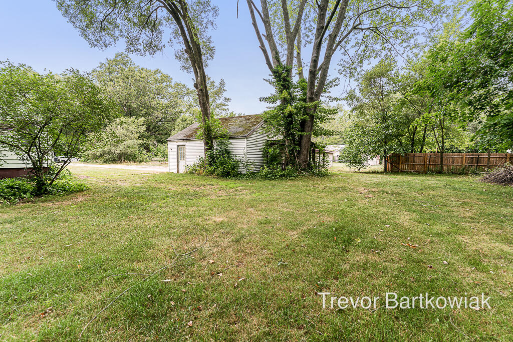 4170 Quarterline Road Muskegon, MI 49444 - Photo 2 of 30 4170Quarterline03Lores