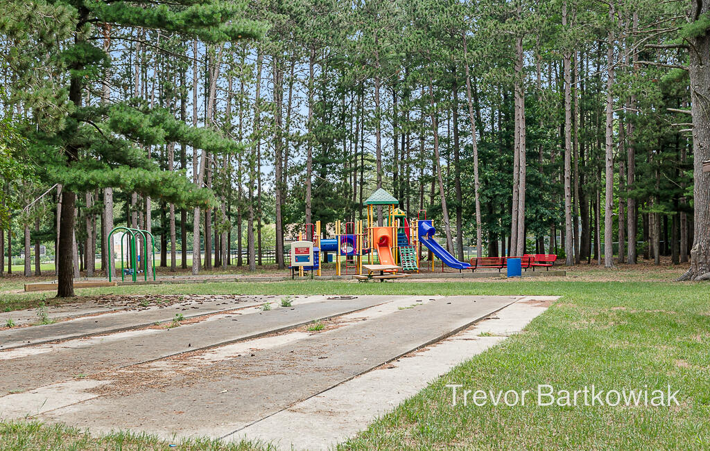 4170 Quarterline Road Muskegon, MI 49444 - Photo 6 of 30 4170Quarterline09Lores