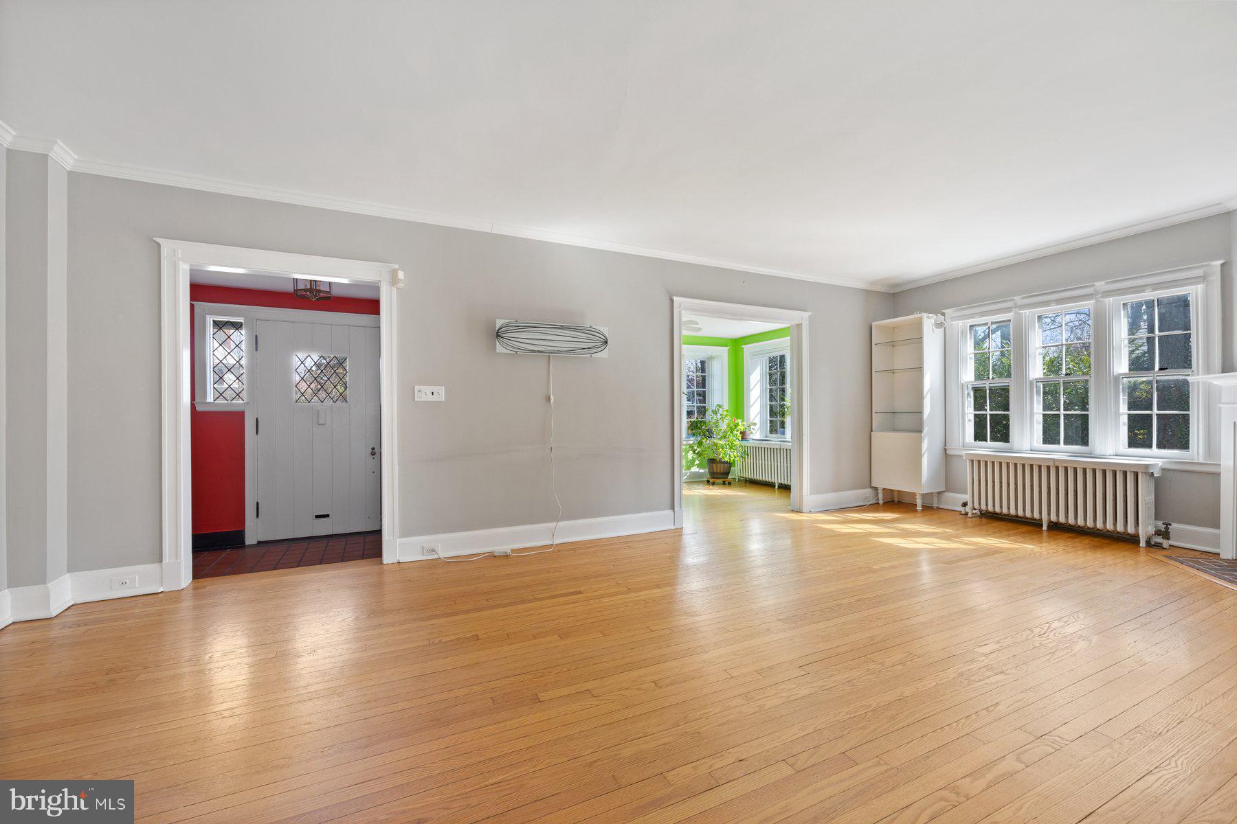 402 Woodlawn Road Baltimore, MD 21210 - Photo 6 of 44 Living Room