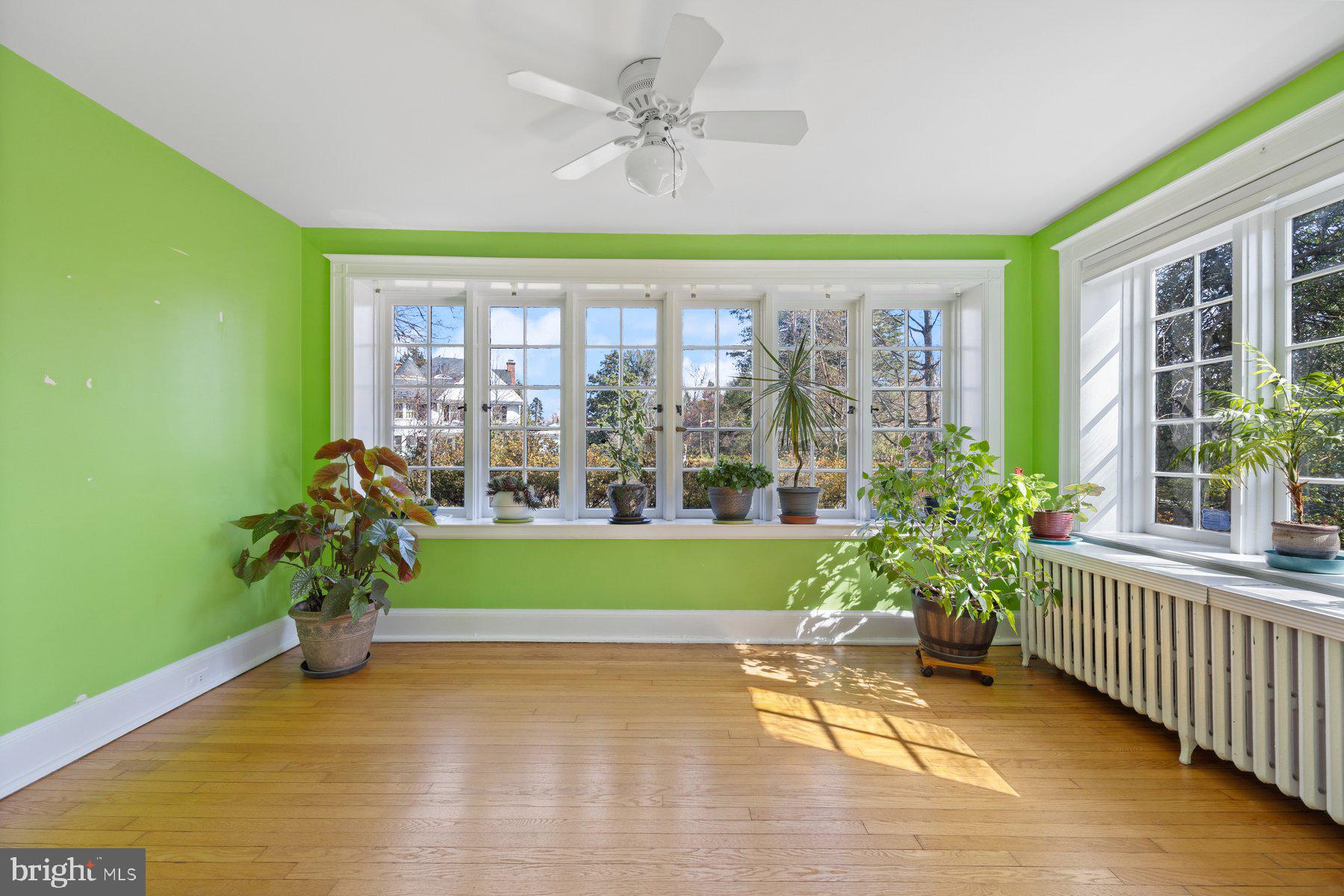 402 Woodlawn Road Baltimore, MD 21210 - Photo 7 of 44 Light filled Sun Room