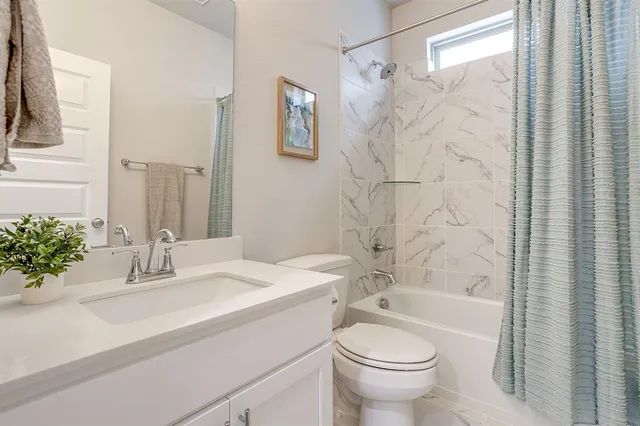 a view of a house with backyard porch and garden